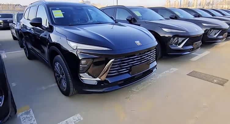 新一代昂科威s实车到店换双前脸新logo配曲面屏