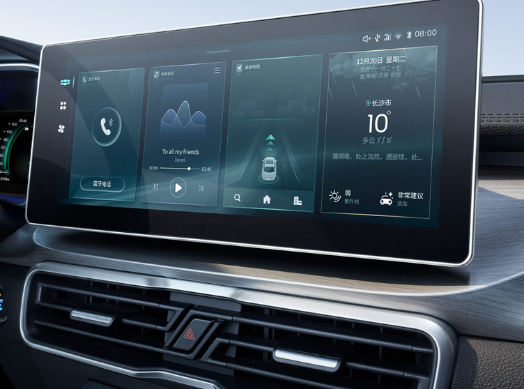 定速巡航,无钥匙启动等配置,自动挡提供gps导航,车联网,智能车机