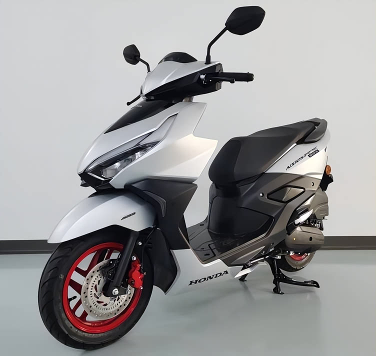 踏板,五羊本田生产的是风冷版lead,新大洲本田则是新款裂行,这两台