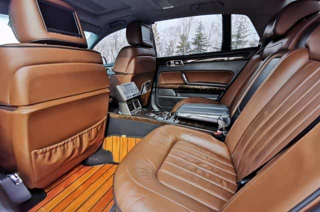 150万v8辉腾遇240万辉腾w12,保养时偶遇,车主笑谈"相见恨晚"