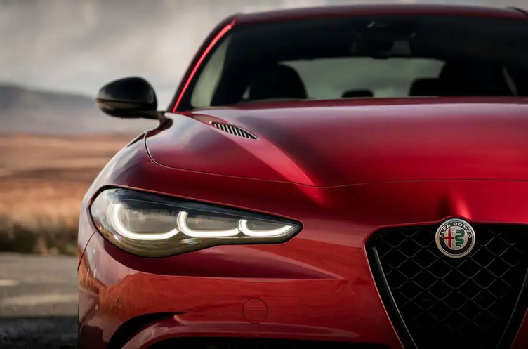 保持性能基因中期改款阿尔法罗密欧giulia四叶草实车图发布