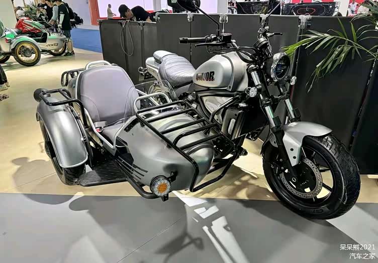 qjmotor闪500 边三轮摩托上市,售价38999元,你觉得这价格如何?