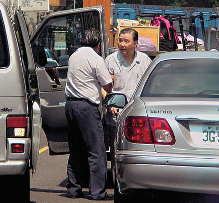 5亿探长雷洛传原型吕乐,年轻时坐顶级豪车,晚年座驾连降3级