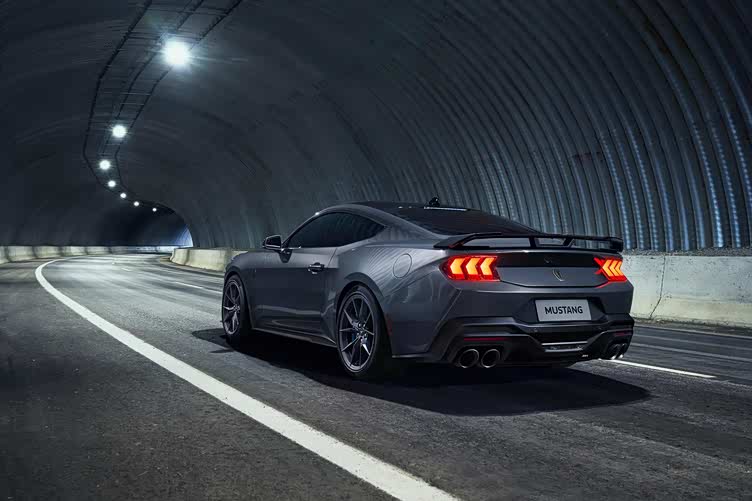 最便宜的v8跑车福特mustangdarkhorse考虑一下