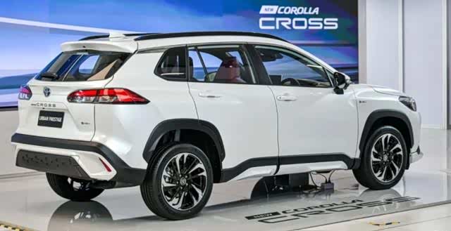 新款丰田卡罗拉cross搭载18l混动前脸更时尚前卫