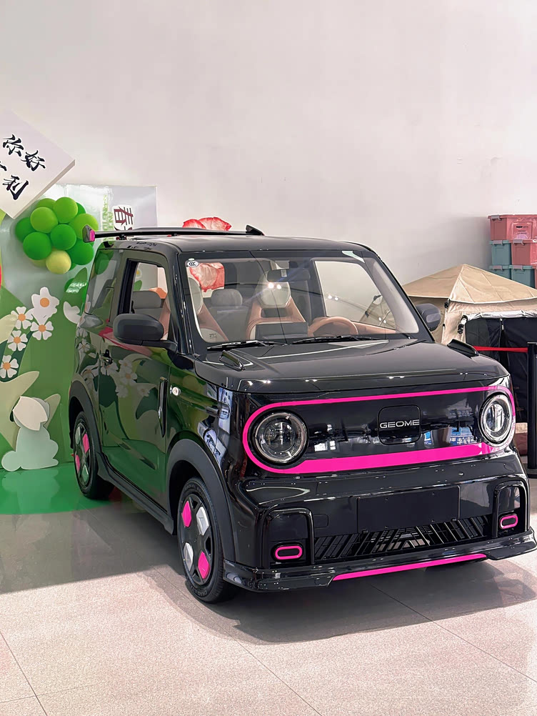 新款吉利熊猫mini实车到店增黑粉配色搭运动套件原厂大尾翼