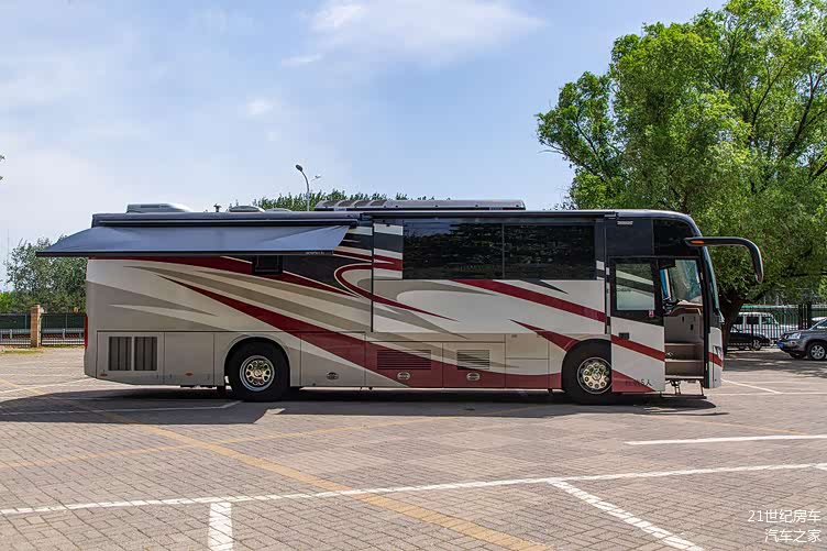 12米车长带3个拓展,实拍中天航金龙a型房车