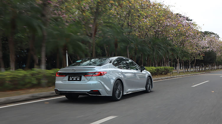 第九代凯美瑞到店优惠1万价格跳水全新20l混动爆款家用车