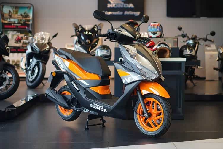 五羊本田nx125,价格来到了7980元,不过需要注意的是,这只是部分经销商