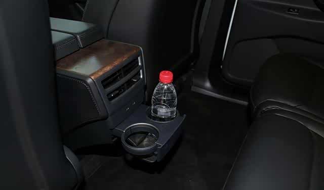 2021年上海车展特斯拉主站特斯拉车顶维权被拽下车发生了什么