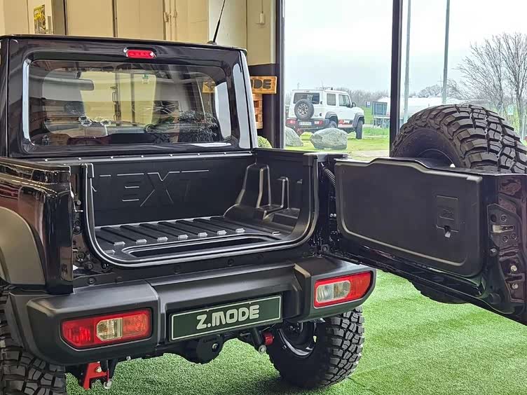 铃木吉姆尼皮卡 越野的造型 颜值较高