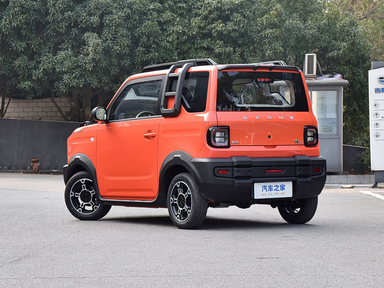 熊猫mini一款微型车可爱风格更受女性朋友欢迎