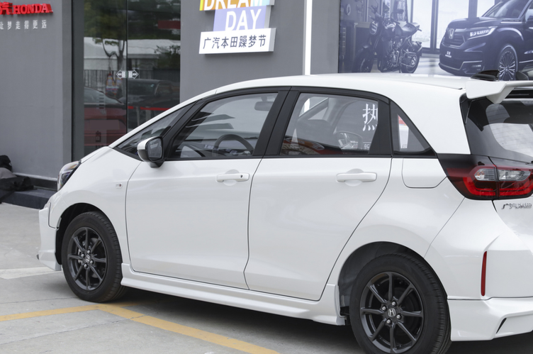 后鼓刹布座椅收音机飞度无限版定价978万挺自信