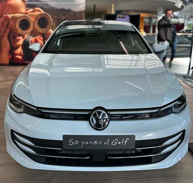 全新大众高尔夫海外亮相,前脸细节提升,搭1.5t混动,竞争力提升_车家号