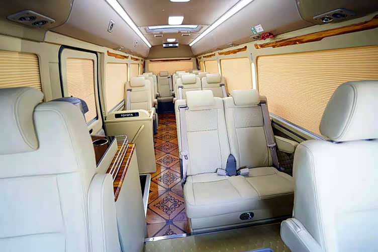 丰田考斯特17座行政版考斯特长宽高