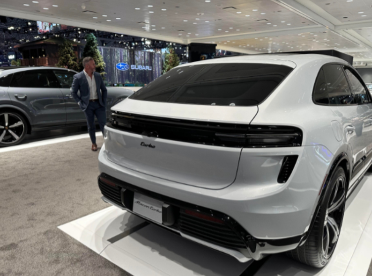 电动新风尚保时捷macan纯电版续航超600公里