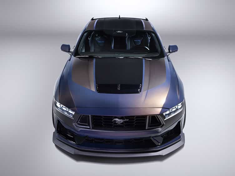 所以它的竞争对手非常特殊,诸如保时捷911等车型尽管和它理论上有着