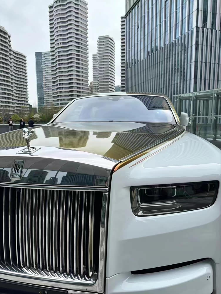 双拼劳斯莱斯幻影加长版移动宫殿