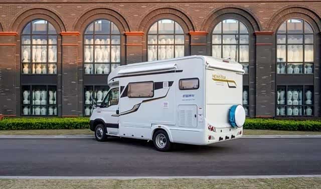 新星依途新款t600—小额头双拓展 电动升降床,实用与舒适共存