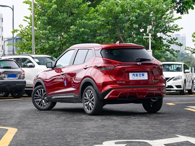 尼桑suv10万图片