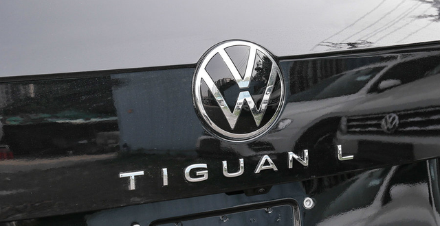 新款大众途观l采用全新家族车标,外观的细节有着些许变化