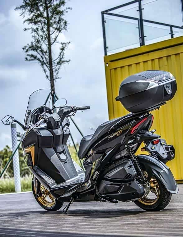 光阳赛艇st250纪念版上市:售价26999元的豪华踏板车