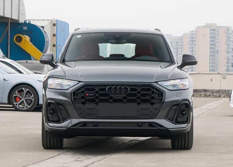 奥迪sq5家族全新亮相,中型suv的性能之选