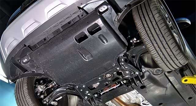 当你驾驶着爱车穿梭在都市丛林,或是悠游于郊外小径,底盘如同汽车的