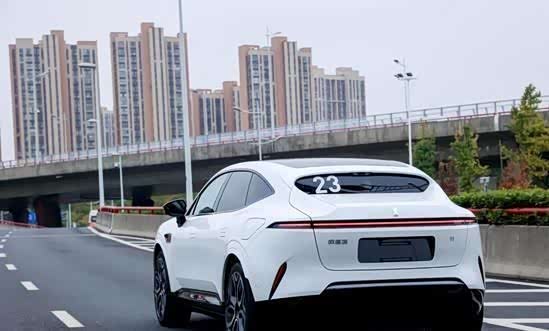 从容应对高速,城区多场景,阿维塔11智驾首秀强悍实力_车家号_发现车