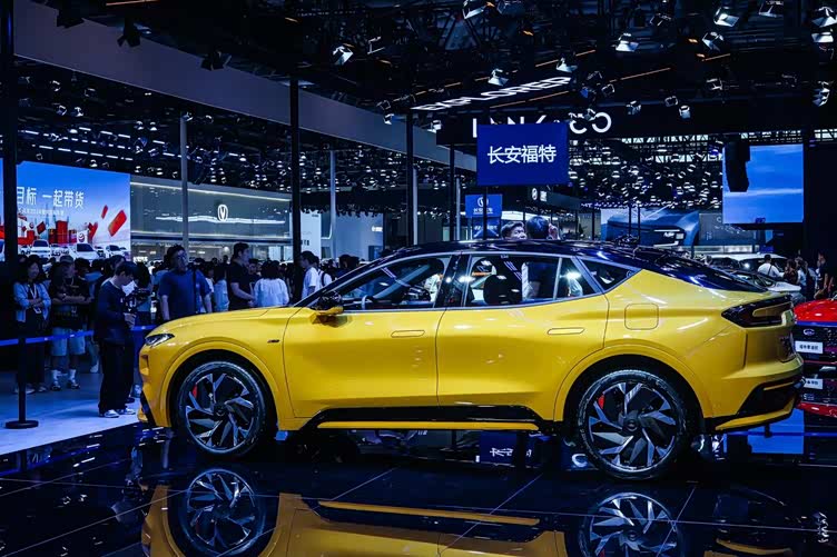 够帅够飒,重庆车展围观蒙迪欧运动版亮相