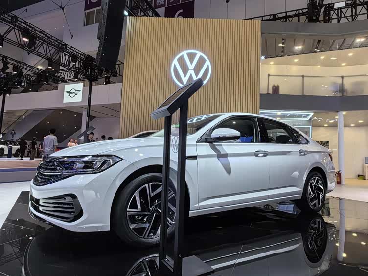 大众新款速腾:10万级家轿新风尚 ——2024年粤港澳车展亮点聚焦