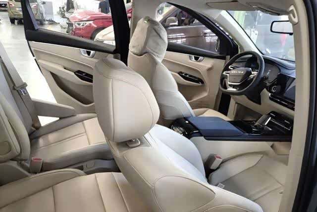 五菱凯捷到店:配4mm双层隔音玻璃,第二排空间和别克gl8一样优秀