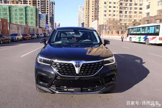 偶遇华晨旗舰suv中华v7,形似宝马x1配大鸡腿电子档把,可惜没火