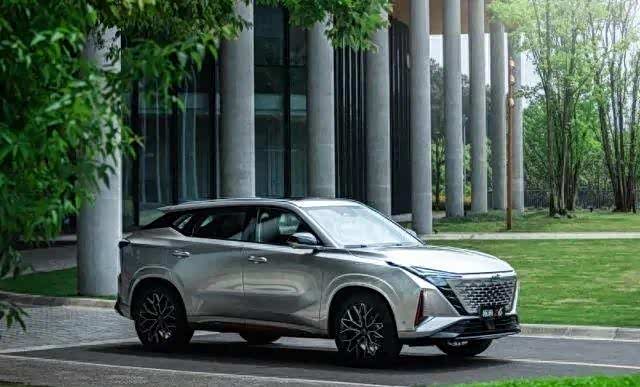 长安欧尚z6外观时尚,亲民的价格,成功吸引了众多年轻人关注