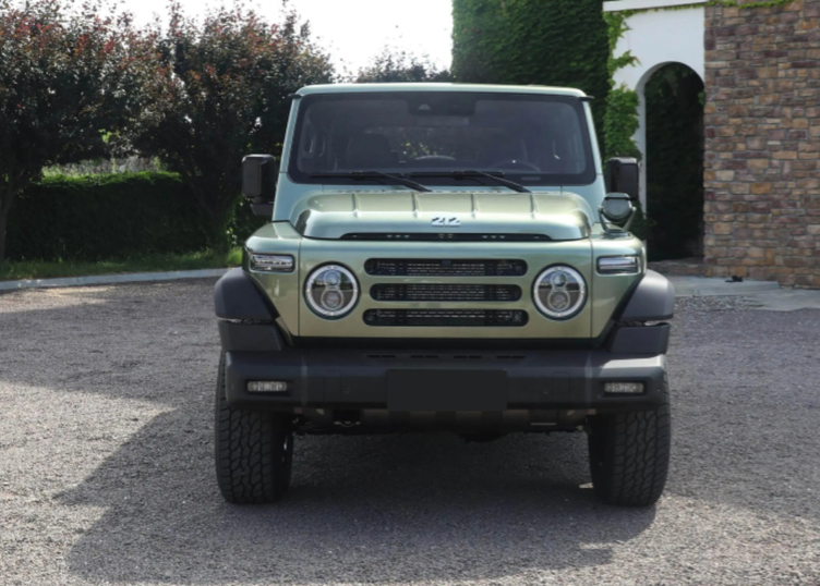 军绿色外观!全新北汽制造212亮相,两把锁 多种越野模式可选择