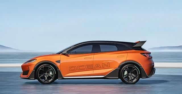 比亚迪"小钢炮"亮相,运动套件 大包围,全新纯电平台,15万起