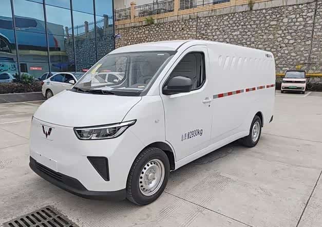 五菱扬光纯电动面包冷藏车,1.98米车高,地库限高通通拦不住