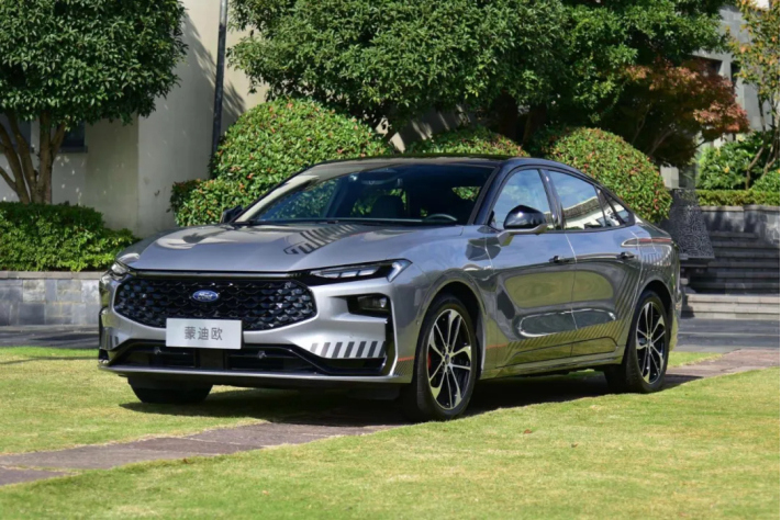 福特蒙迪欧,作为福特的当家中型车曾经圈粉无数,但也曾因为较高的油耗