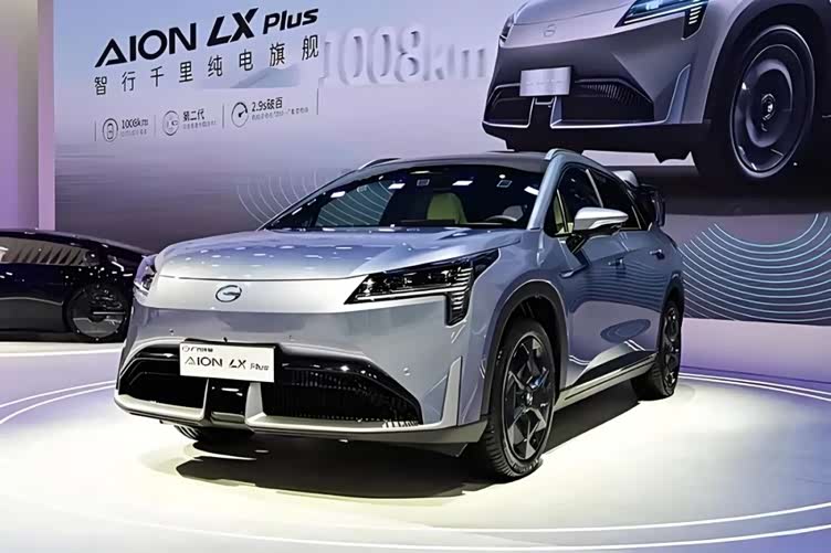 这款车是广汽埃安旗下的一款纯电中型suv,以其1008公里的超长续航