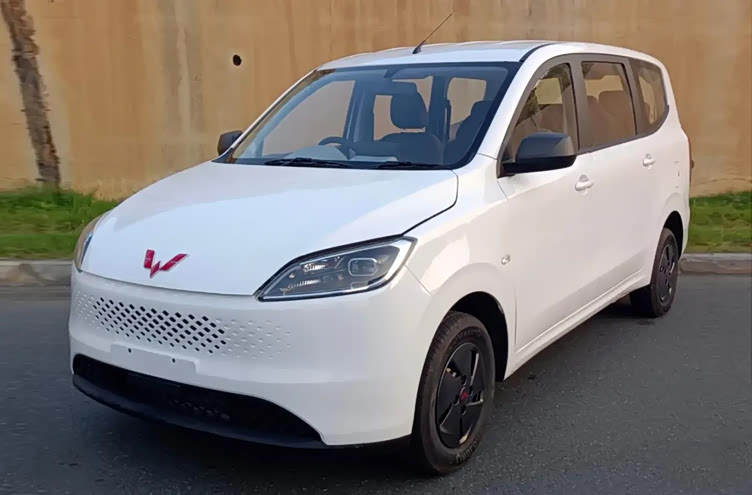 新款五菱宏光实车曝光!外观年轻,6/7座布局实用,两种动力可选