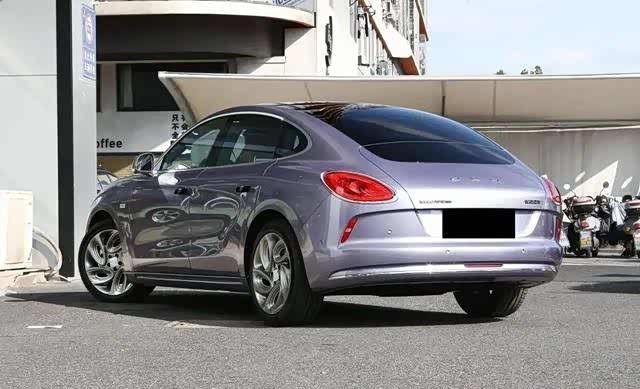 感受相当好,还配备了香氛系统和11个扬声器的infinity燕飞利仕音响