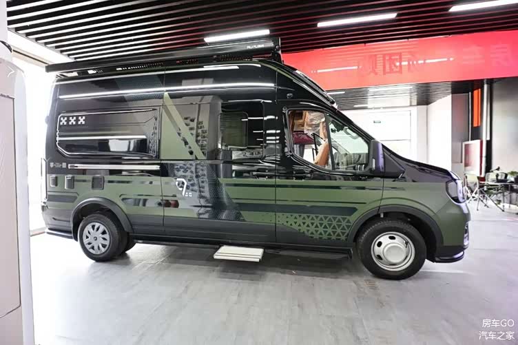 国产双人旅行房车"天花板"!福特t8底盘 2米双人床,评瑞弗r900