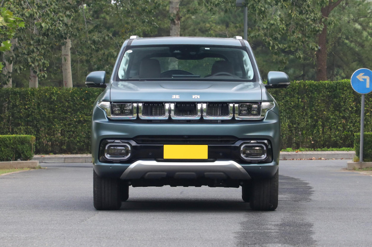 能越野的豪华suv,北京bj60车长5米,配20t 8at,5/7座布局可选