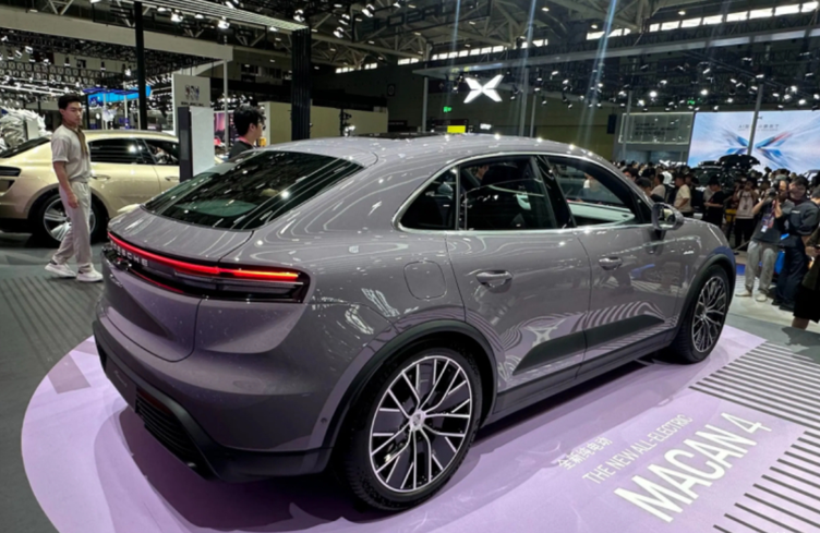 2024款保时捷macan ev粤港澳车展惊艳亮相,双电机驱动