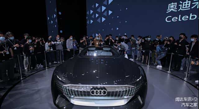 19米的轴距甚至超过了加长版的奥迪a8.