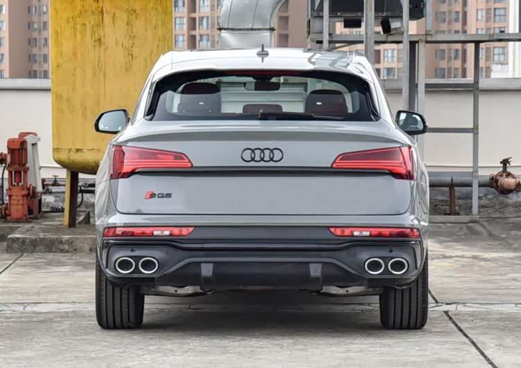 奥迪sq5家族全新亮相,中型suv的性能之选