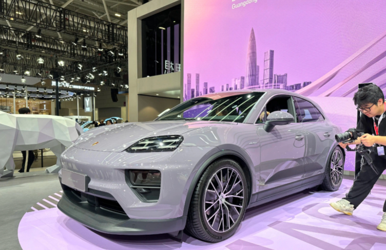 2024款保时捷macan ev粤港澳车展惊艳亮相,双电机驱动