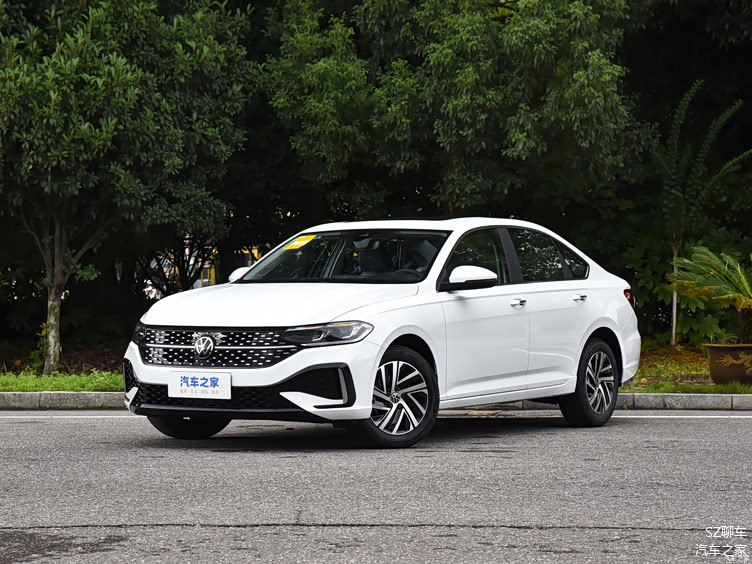 在传动系统方面,消费者可以选择6速手自一体变速箱或7速干式双离合