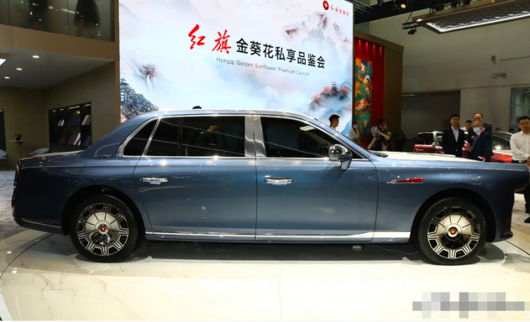 红旗国礼豪华轿车正式上市,搭载40t v8动力,718万元起售