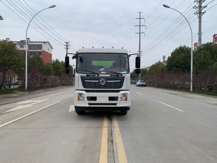 东风天锦扫路车 国六大型道路清扫车